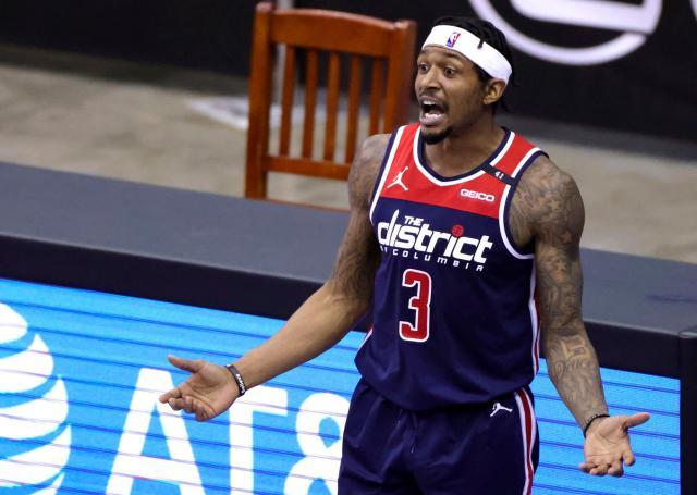 呈现出了两 呈现出了两