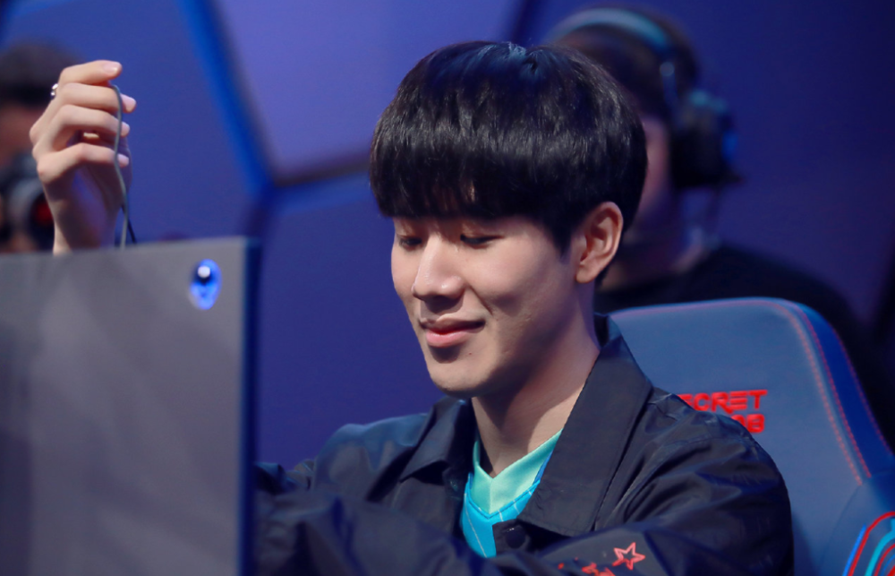 扑克高手更 扑克高手更